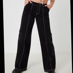 Low rise black cargo pants